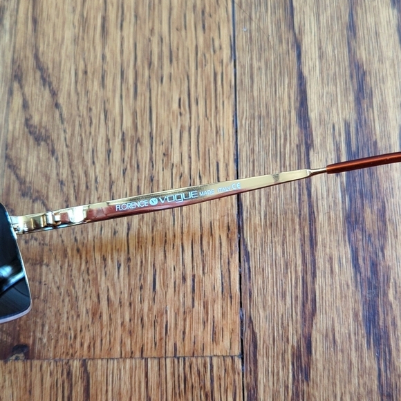 Vintage Vogue Florence Sunglasses Made in Italy Gold Frame VO3129-S - Picture 6 of 8